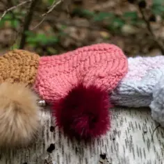 Po co jest pompon w czapce? Historia i funkcje, które zaskakują