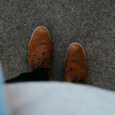 Jak czyścić zamszowe buty, aby uniknąć ich zniszczenia i plam