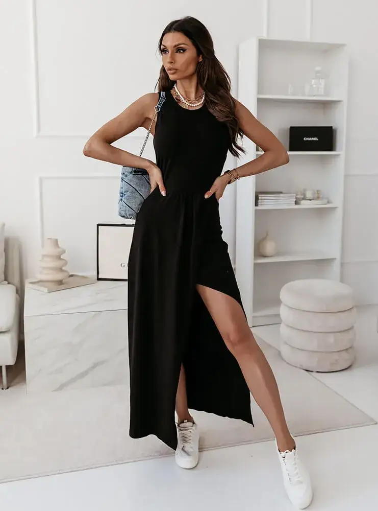 Zdjęcie Jakie dodatki do czarnej sukni? 5 stylizacji na różne okazje