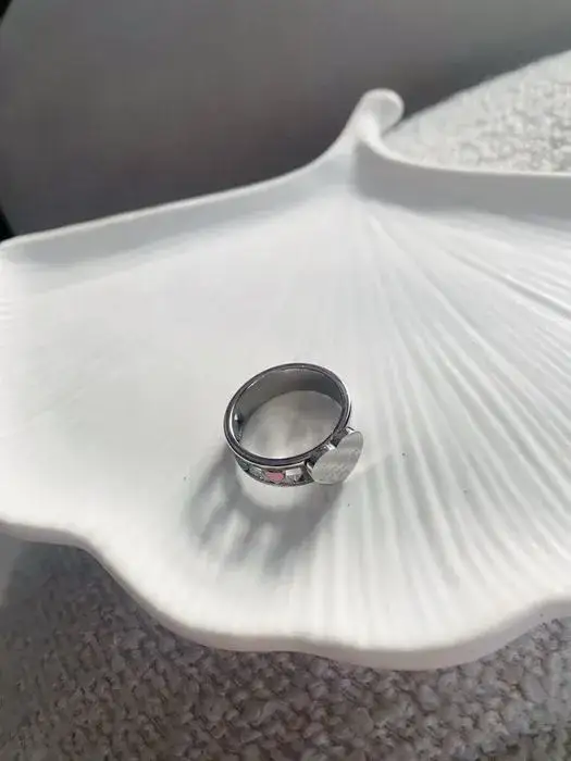 Zdjęcie Tiffany and Co biżuteria - elegancja i jakość w każdym detalu
